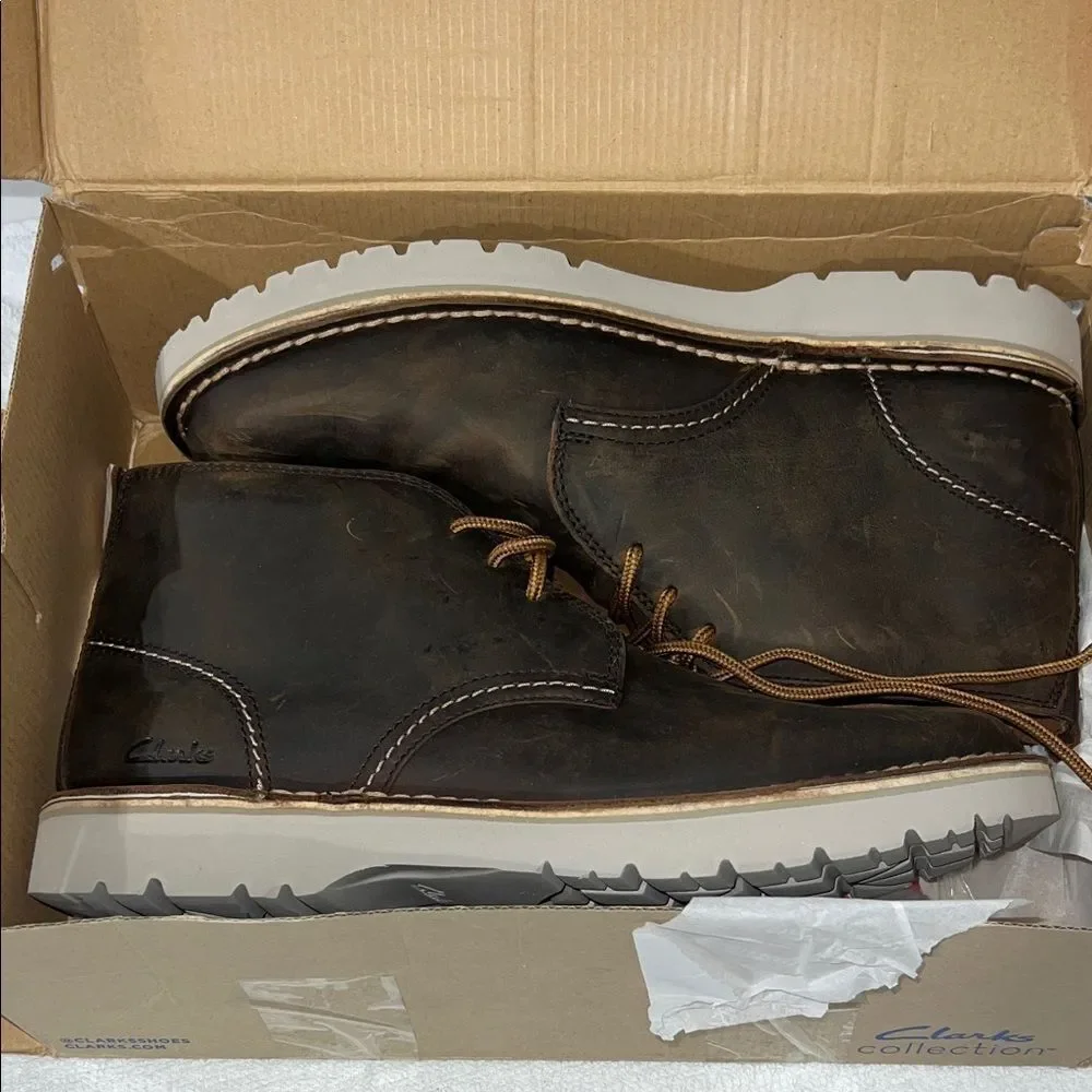 Clarks Men's Distressed Brown Chukka Boots